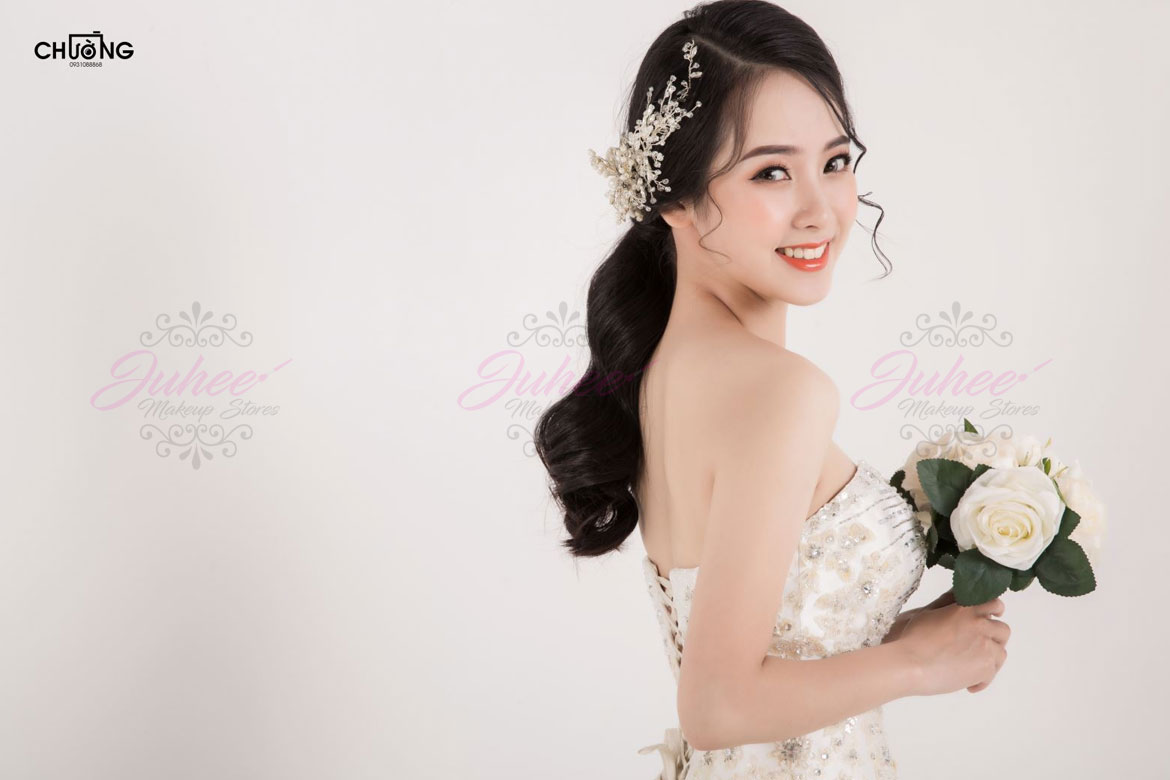 Trang điểm cô dâu, cưới hỏi