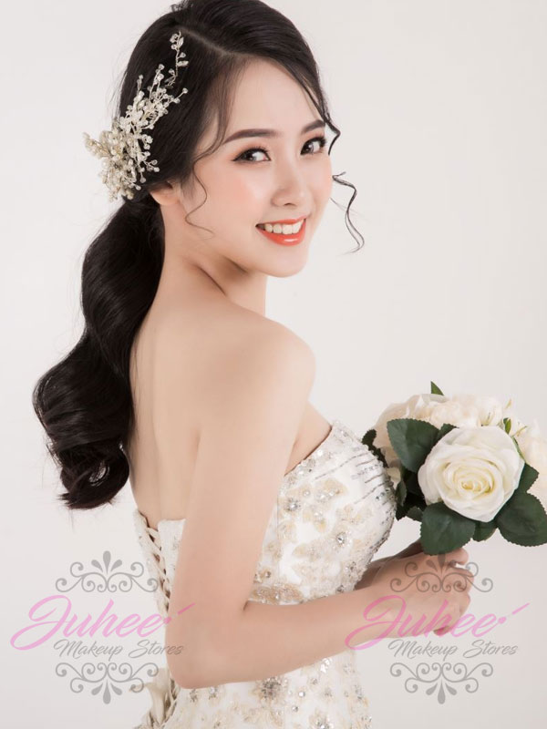 Trang điểm cô dâu, cưới hỏi