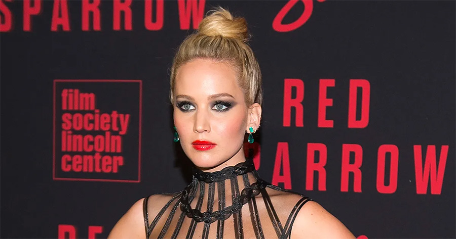 Sắc đỏ – biểu tượng của sự tự chủ và khí chất đàn bà