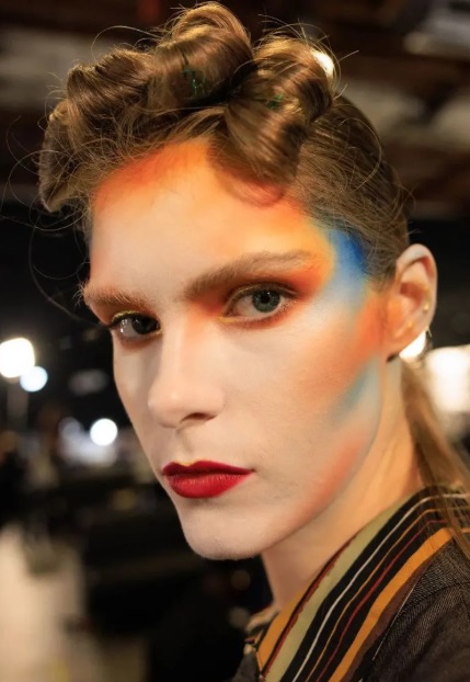 5. Avant-Garde – nghệ thuật hình khối và màu sắc