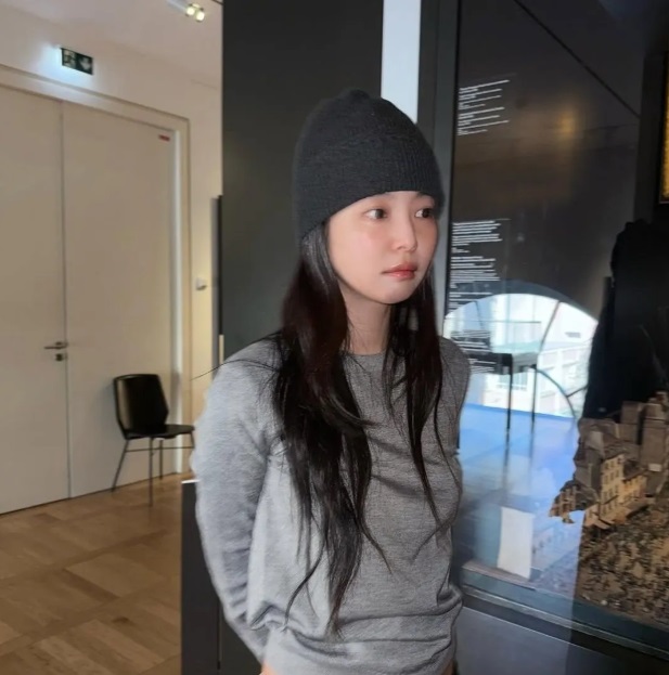 5. Tóc xõa tự nhiên – đơn giản mà quyến rũ