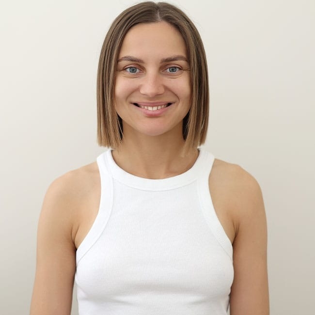 2. Kiểu tóc cắt quá cứng – mất đi sự tự nhiên