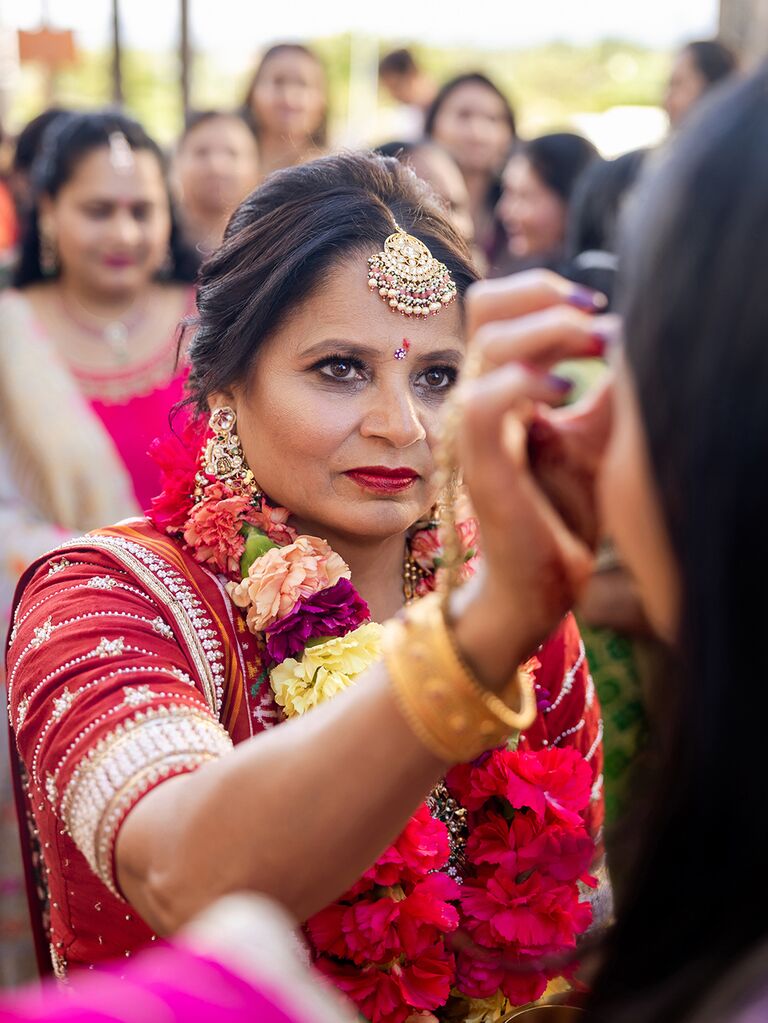 3. Nổi bật, quyến rũ với tông đậm