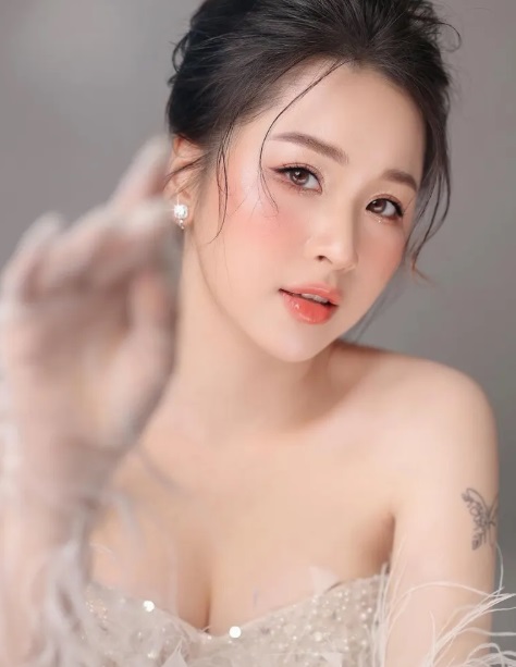 Đôi mắt ánh san hô – ấm áp và cuốn hút