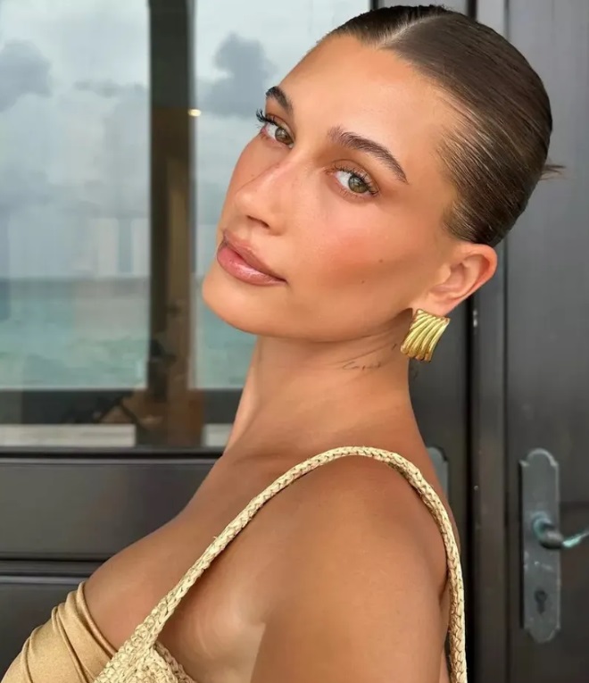 7. Trang điểm toasted: Làn da rám nắng lên tiếng