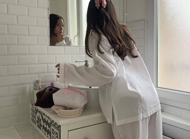 Bước 1: Tẩy trang