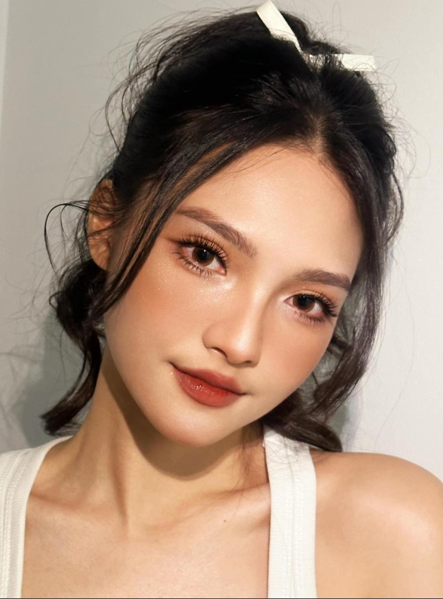 Có nên bấm mi mỗi ngày không?