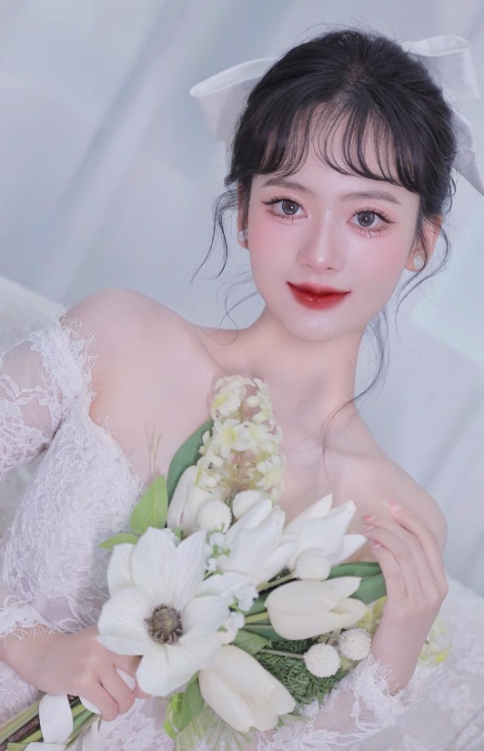 Son lì tươi sáng giúp gương mặt luôn rạng rỡ