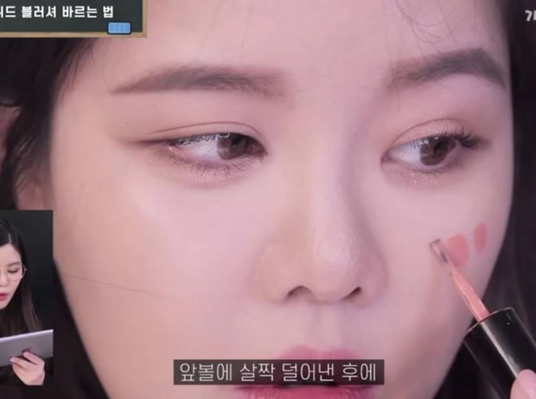 3. Má hồng dạng lỏng – Tự nhiên nhưng cần thao tác nhanh