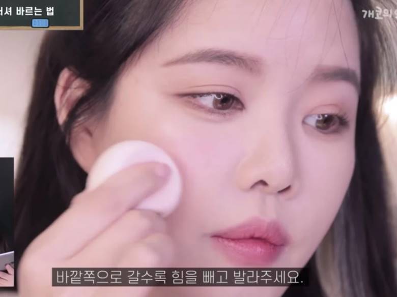 4. Má hồng dạng kem – Phù hợp da khô, cần tán nhẹ nhàng