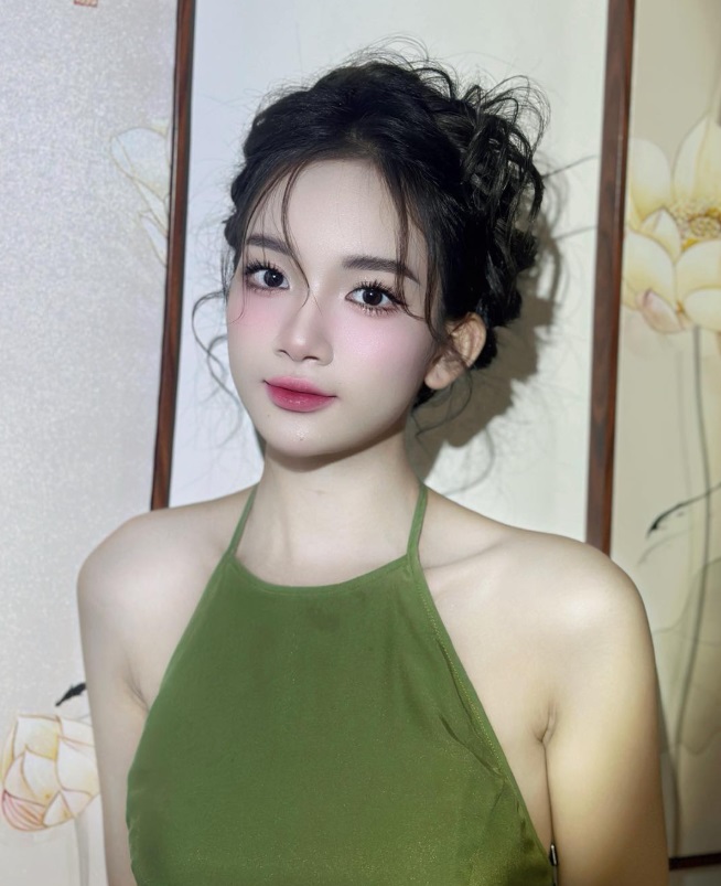 Mẹo đơn giản nhưng “đắt giá”: tạo lớp nền ẩm mịn trước khi đánh phấn