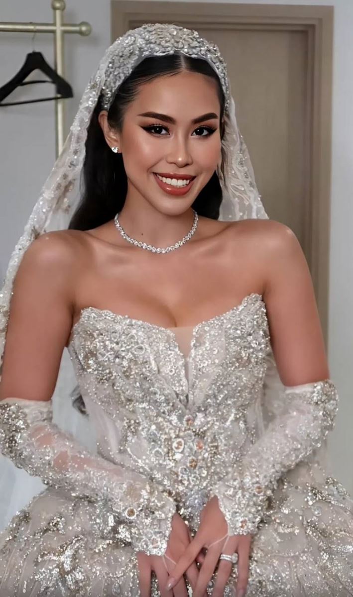 Chuyển mình sang phong cách sắc sảo trong tiệc cưới buổi tối