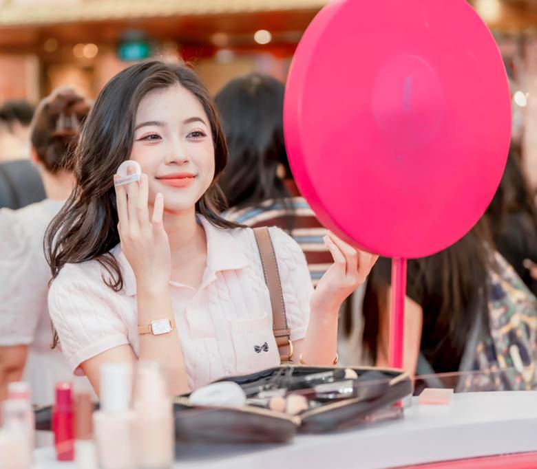 5. Đôi môi phớt lạnh – chạm vào làn sương sớm