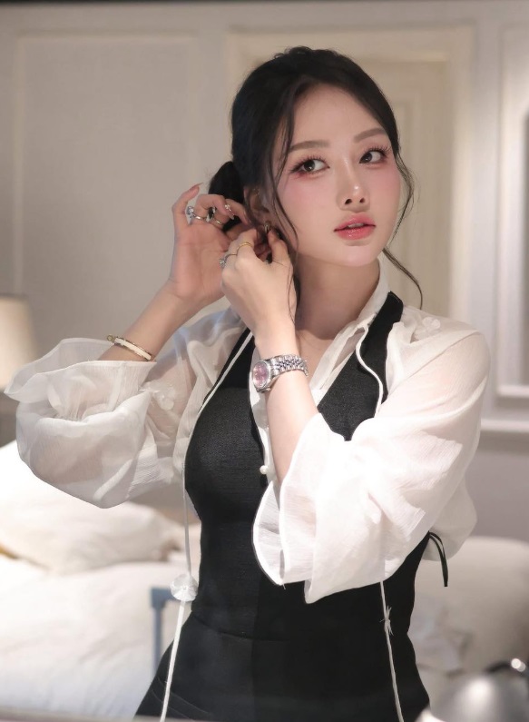 2. Trang điểm theo phong cách ’90s glam – Cổ điển mà hiện đại