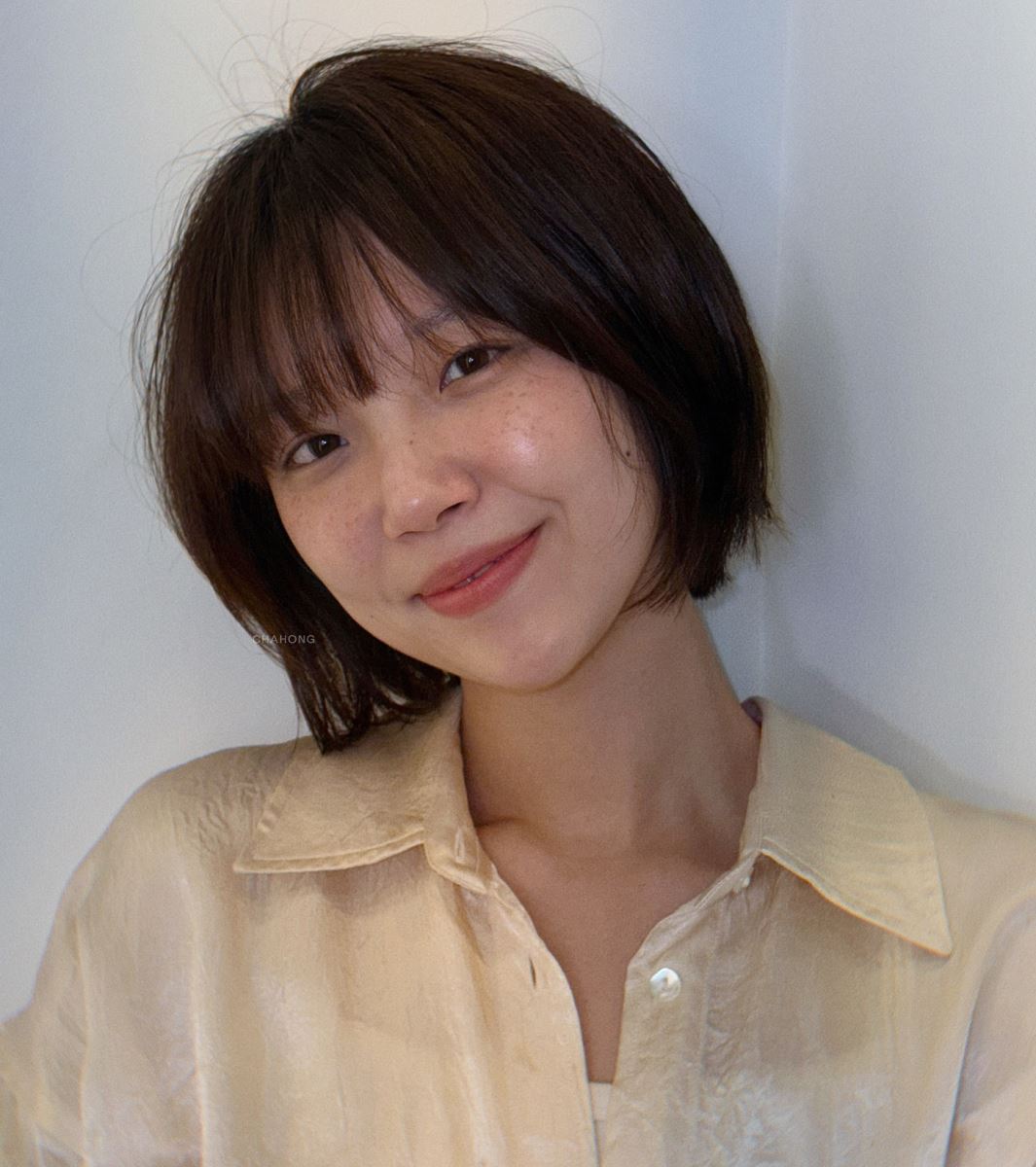 Tóc ngắn mái thưa – “hack tuổi” ngọt ngào cho nàng mặt tròn