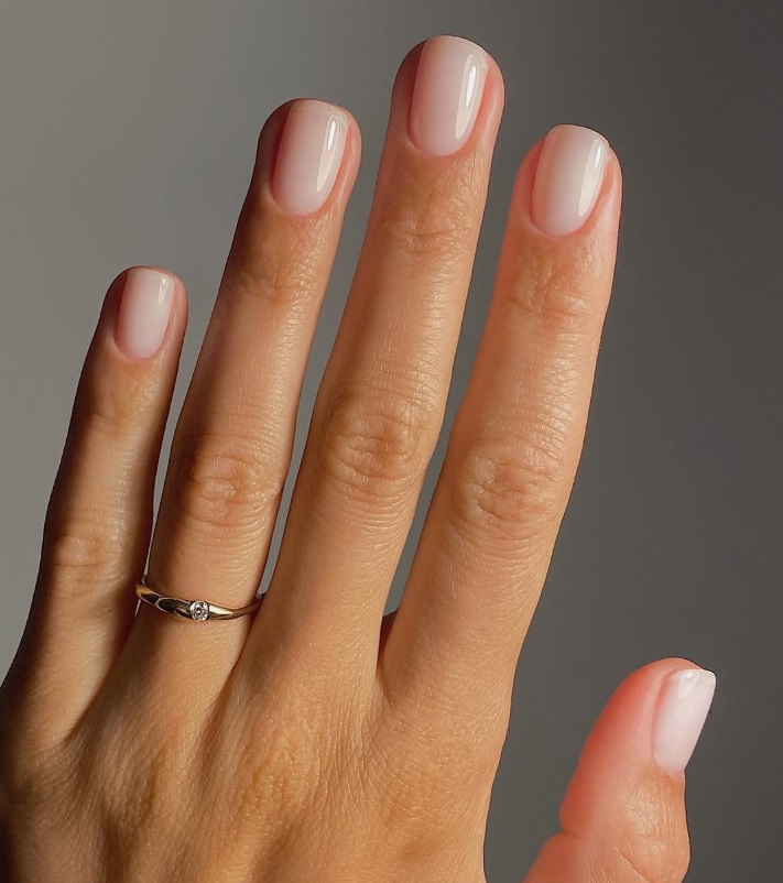 2. Móng trắng sữa – Tinh khôi, thanh thoát và dễ phối đồ