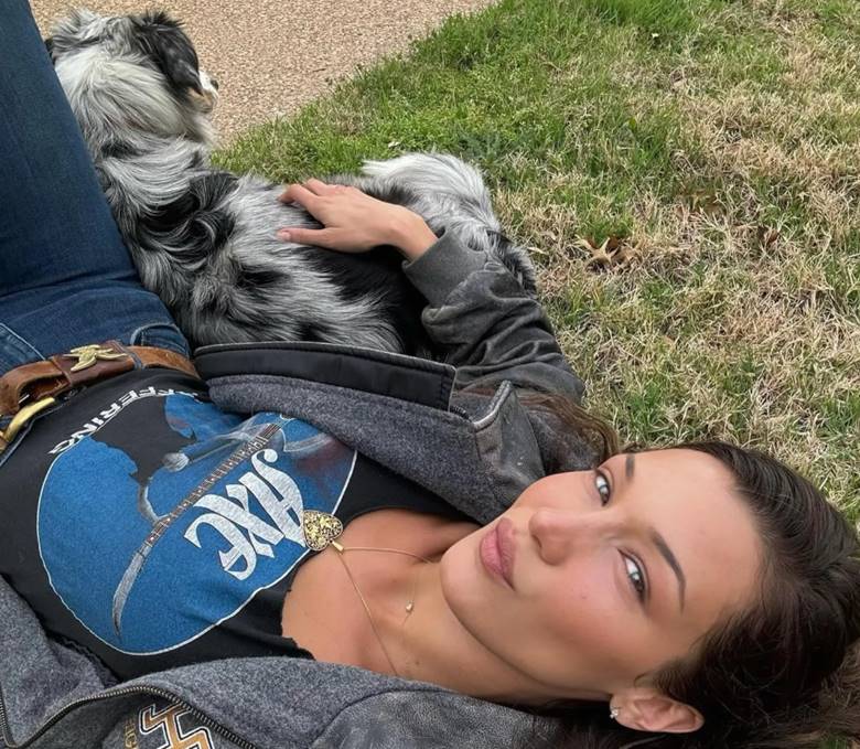 Bella Hadid – Tạo khối gọn nhẹ, nhanh và hiệu quả