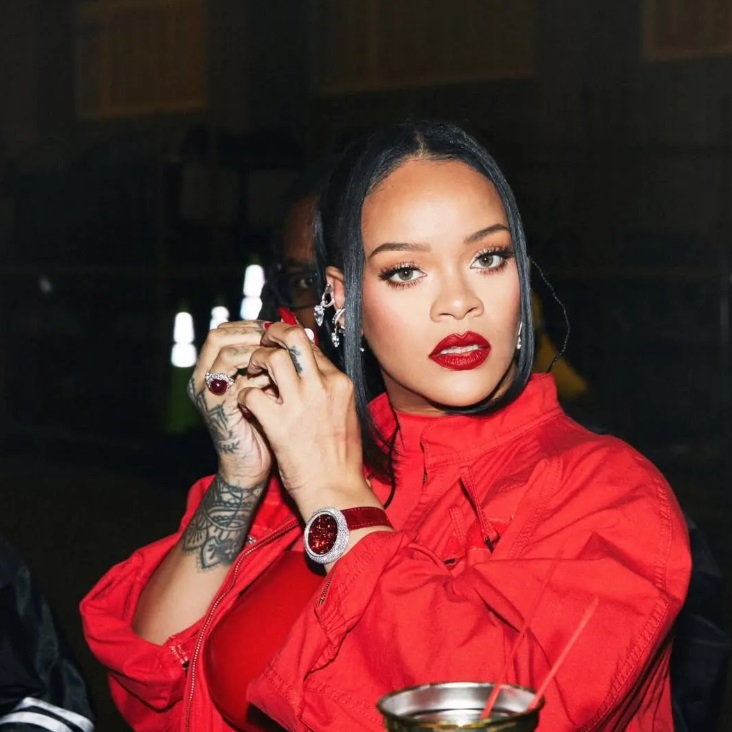 Rihanna – Tạo khối dựa trên sự thấu hiểu gương mặt