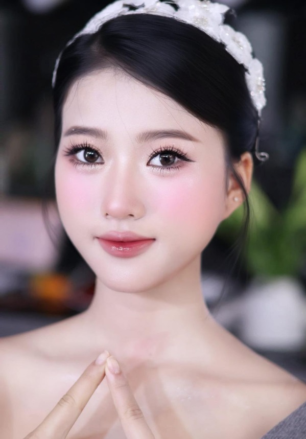 Snowflake Eyes – Ánh nhìn lấp lánh như tuyết đầu mùa