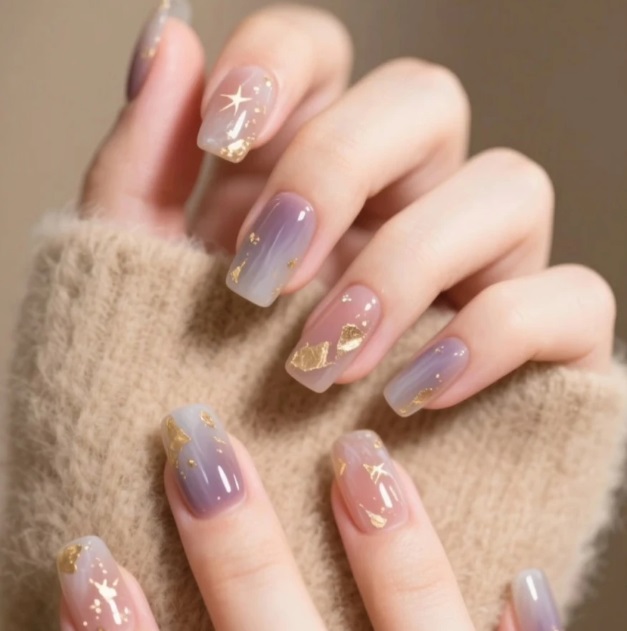 Gợi ý 5: Nail ánh sao – lựa chọn an toàn cho người không thích màu đỏ