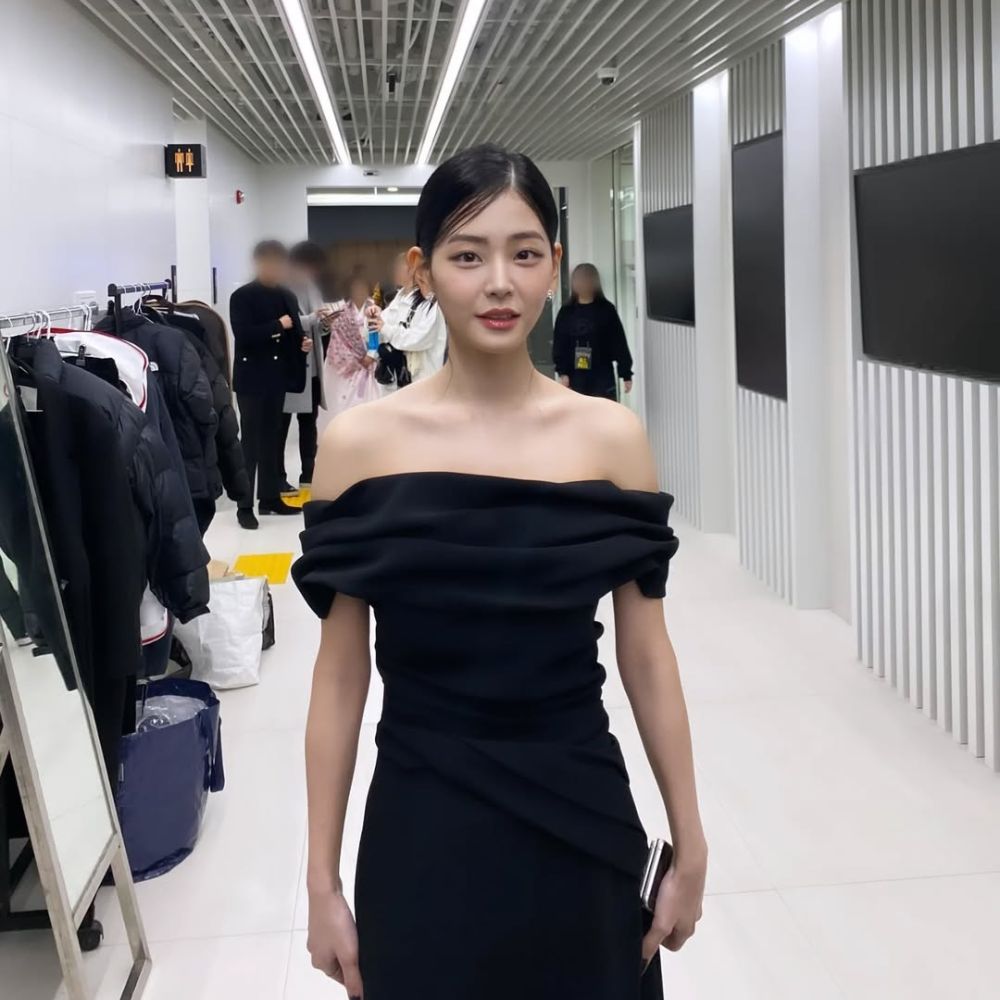 Chung Su-bin với lối makeup thanh lịch ngoài đời