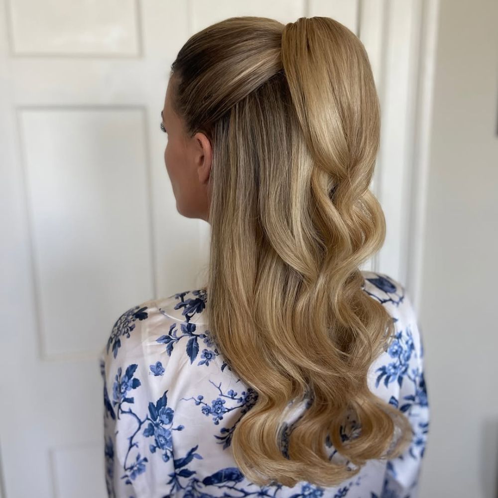 Kiểu tóc Half-up ponytail trẻ trung