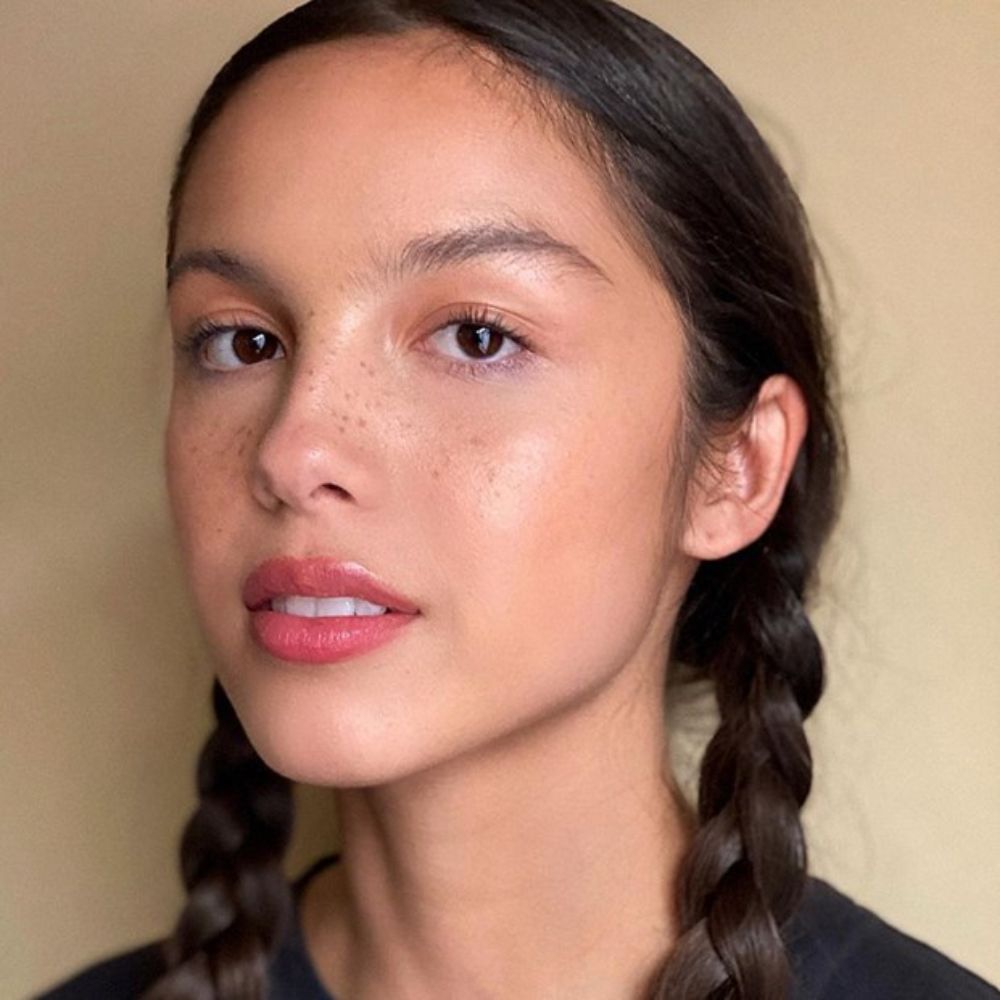  Olivia Rodrigo với lớp makeup trong veo