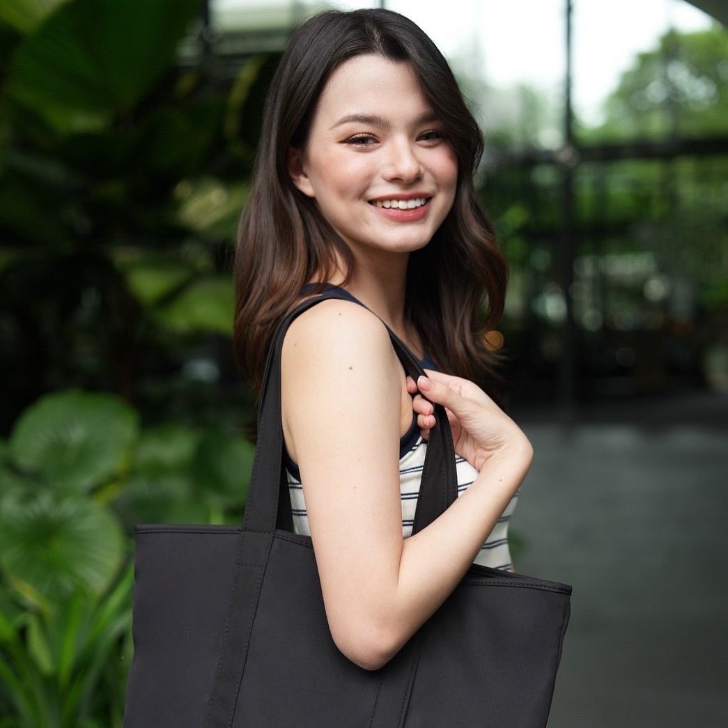 Phong cách trang điểm tông cam đào nhẹ nhàng nhưng vẫn nổi bật