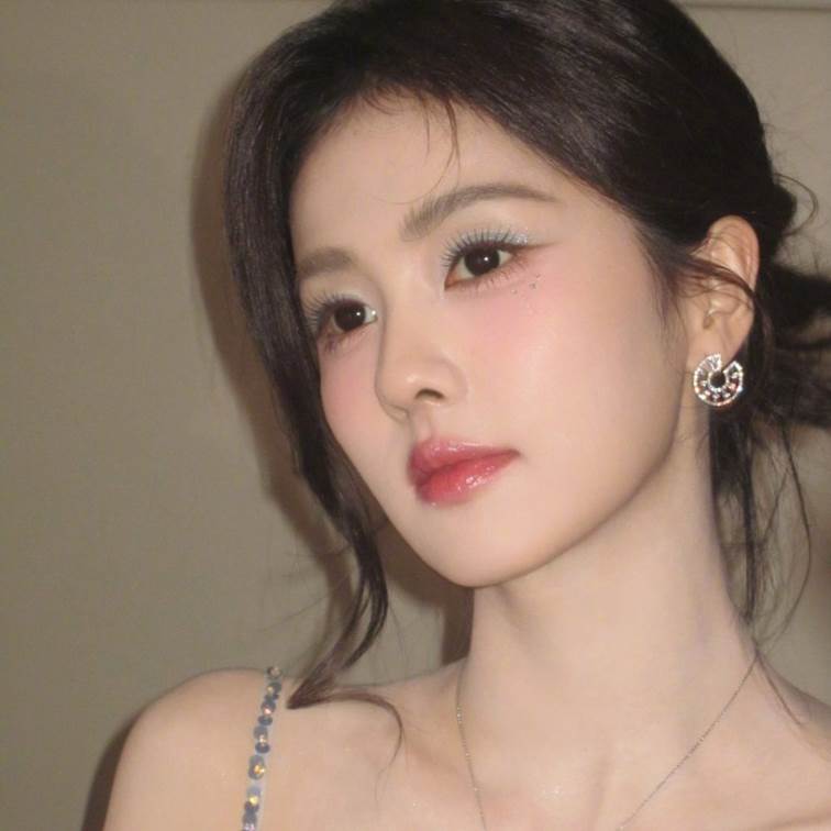 Làn da sáng mịn của Bạch Lộc