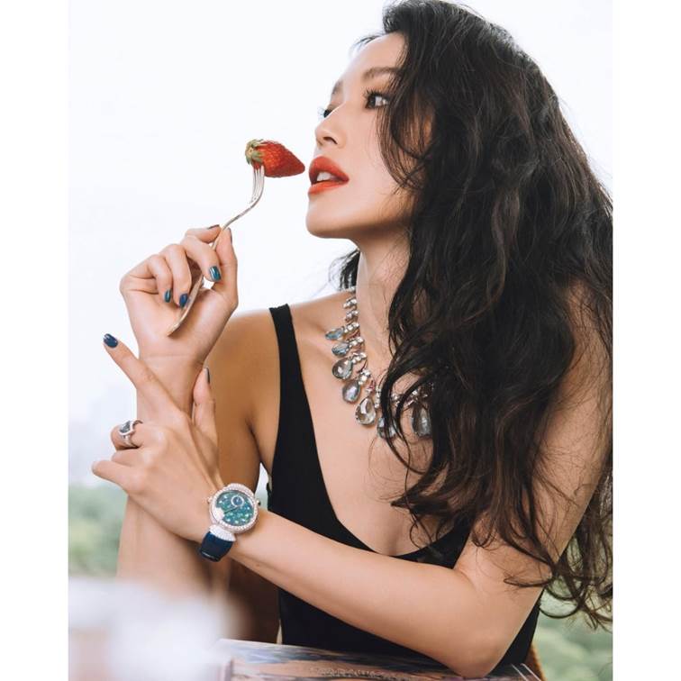 Thư Kỳ thanh lọc cơ thể để tỏa sáng ở mỗi sự kiện