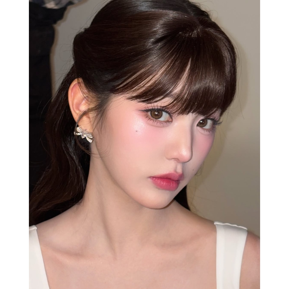Đôi mắt búp bê là người đối diện xao xuyến