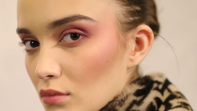 2. Watercolour Blush – Má hồng trong veo như vệt màu nước