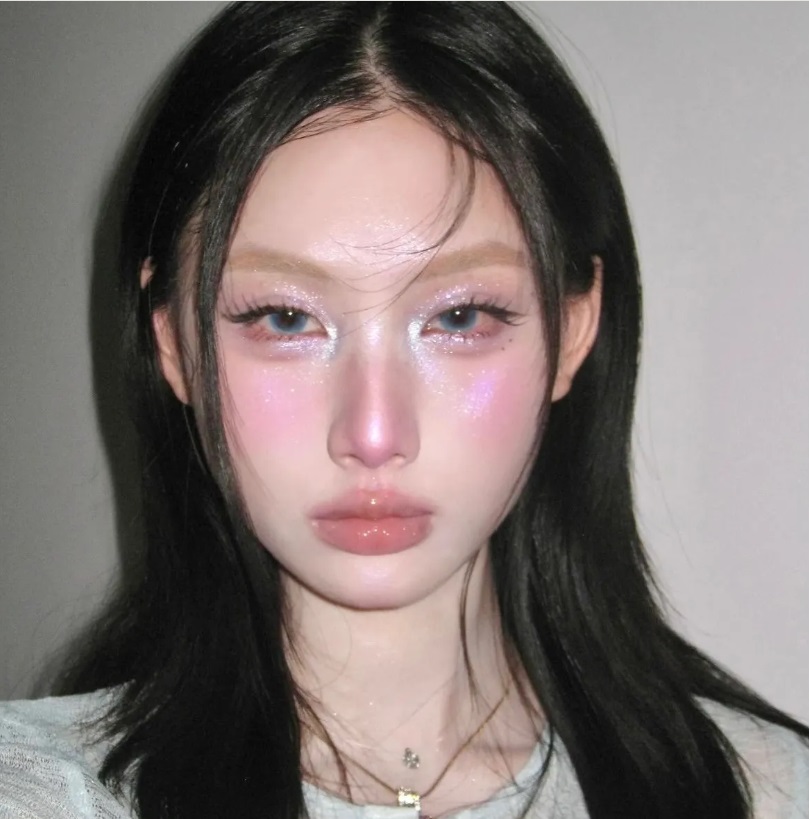 Nhóm 4: ENTP makeup rực rỡ ngẫu hứng
