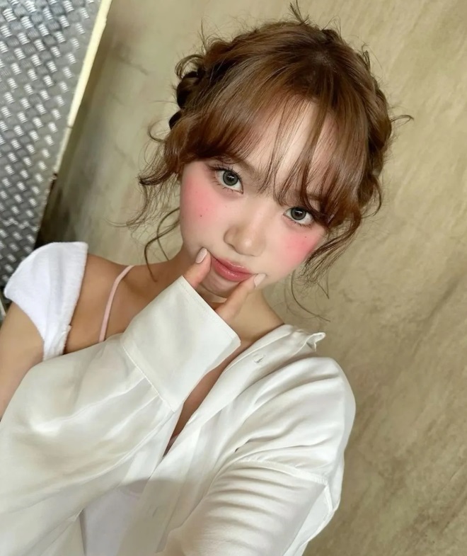 Nhóm 5: ENFP sắc hồng anh đào thiện cảm