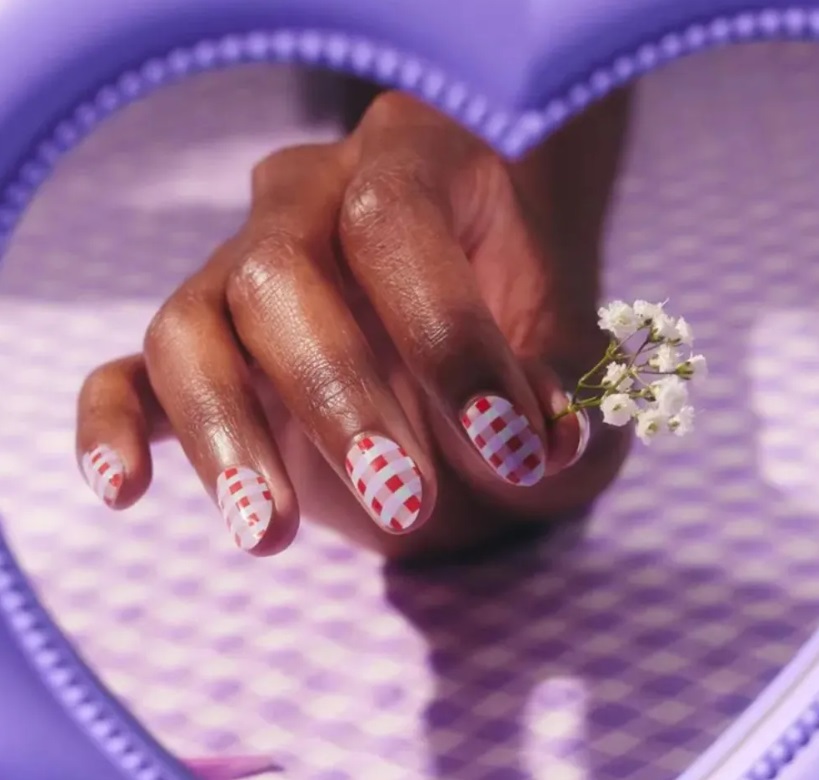 Nail caro tông đỏ hồng nhẹ nhàng