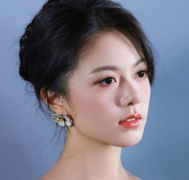 Hiệu ứng chuyển sáng tối ở sơn căn giúp gương mặt thon gọn và có chiều sâu