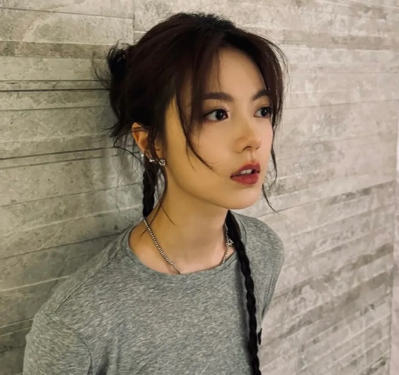 Hàng mi cong tự nhiên của nữ diễn viên