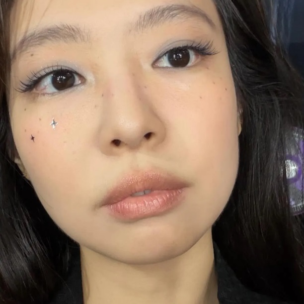 Jennie – Khi tàn nhang gặp sắc xanh lạnh