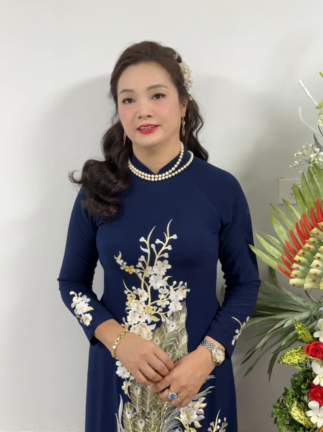 Tạo khối và má hồng giúp gương mặt tươi tắn