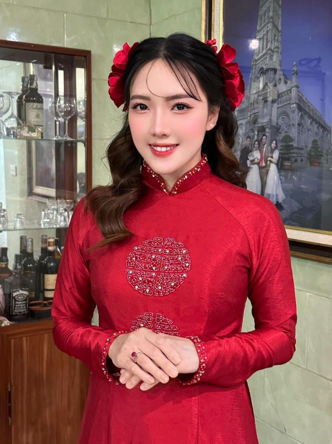 Eyeliner đỏ phù hợp với ai?