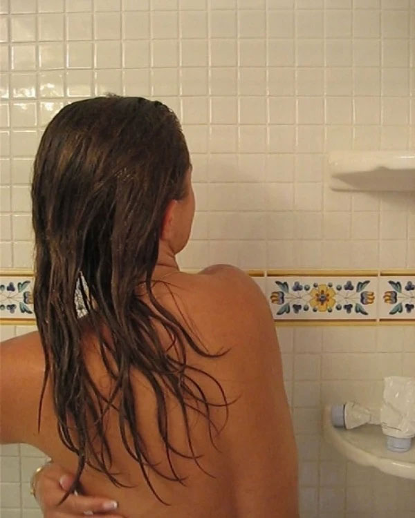 Hướng dẫn gội đầu đúng cách theo chuyên gia