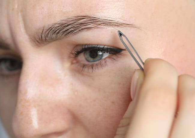 Lông mày tỉa quá mỏng