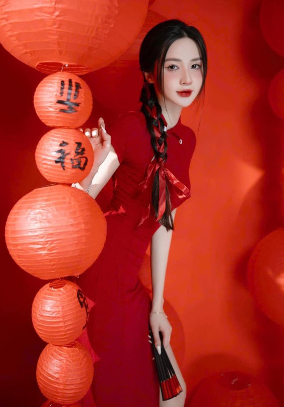 1. Da trắng: Gần như “cân” được mọi sắc đỏ