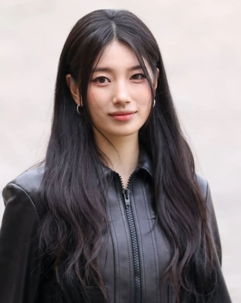 Mái tóc đen dài – dấu ấn đặc trưng của Suzy