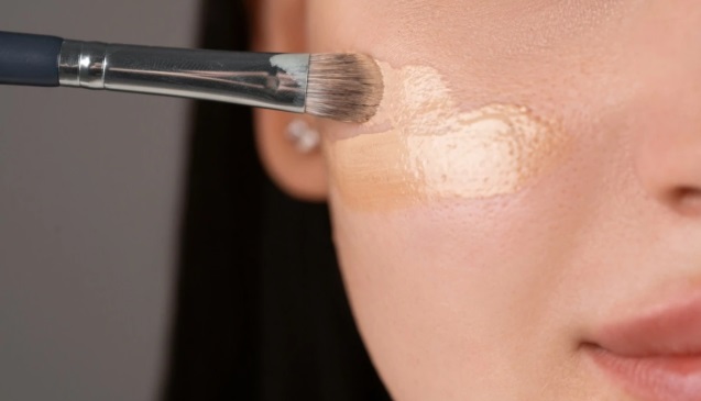 Step 2: Lượng kem nền phụ thuộc vào hiệu ứng bạn muốn