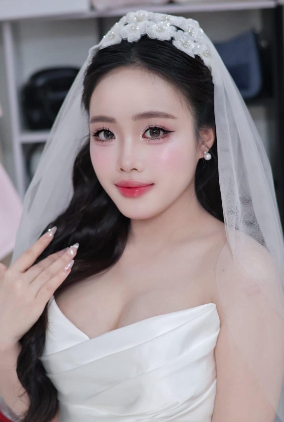 Sắc “hồng khói” – lựa chọn tinh tế cho vẻ đẹp hiện đại