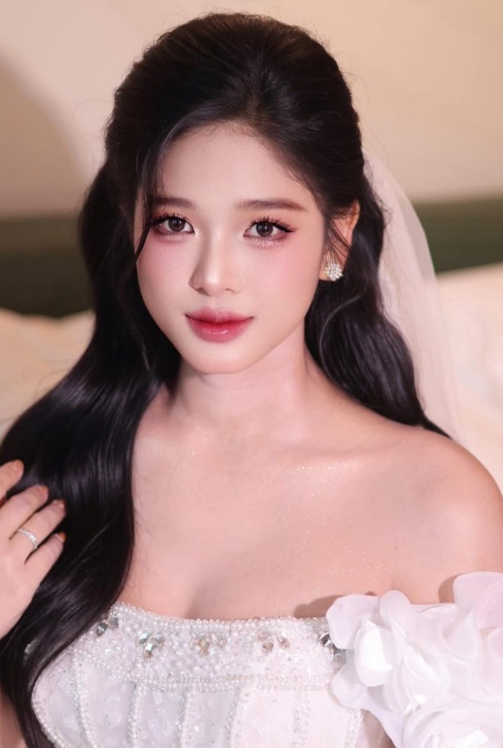 Highlight đúng cách giúp gương mặt có chiều sâu hơn
