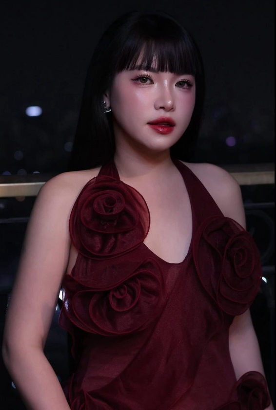 Cách tán màu chuẩn xu hướng “down blushing”