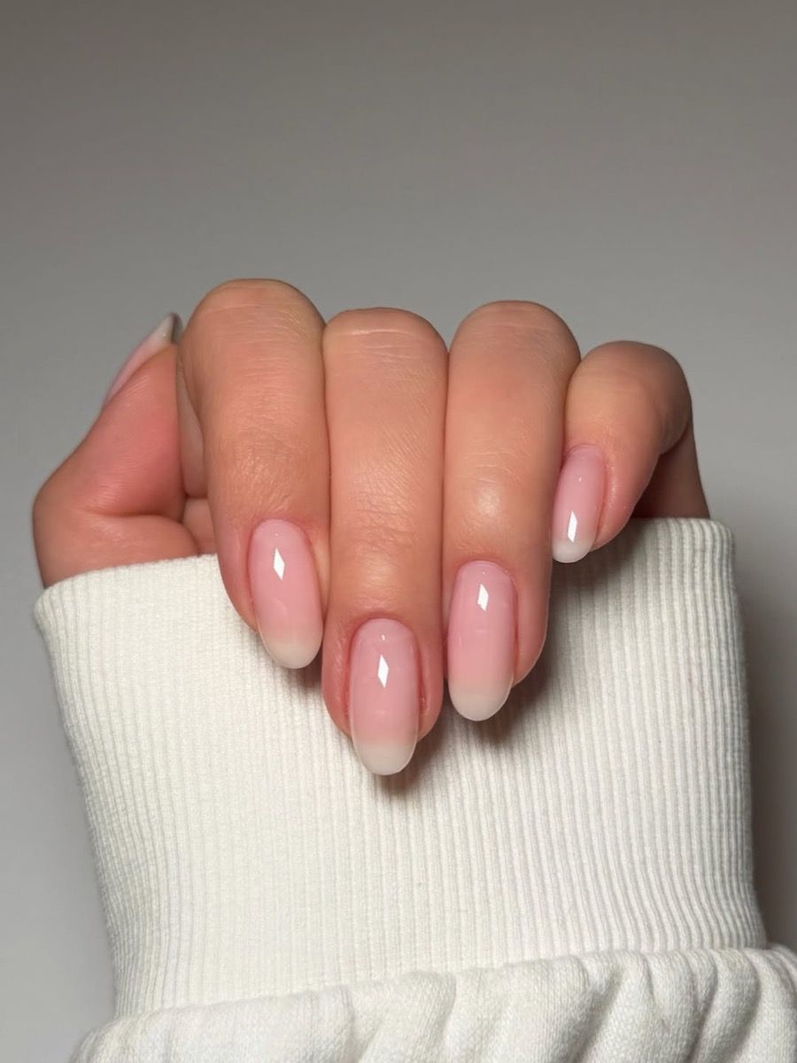 Cách thực hiện “Cloudy French” chuẩn salon