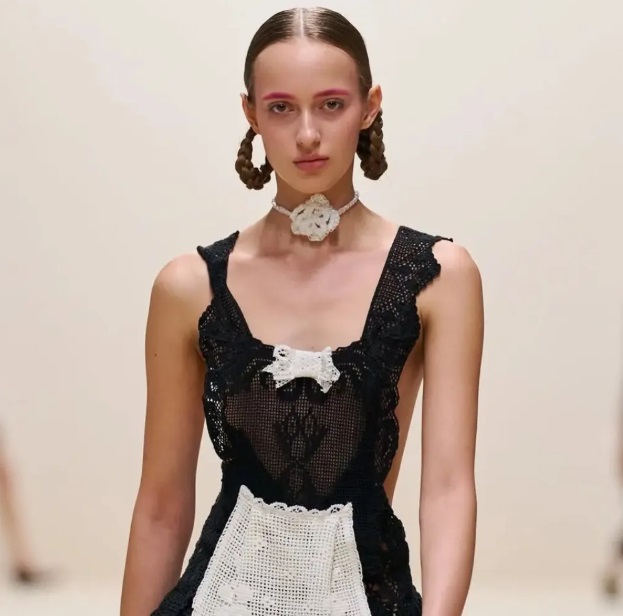 Tóc tết hai bên biến tấu – Trẻ trung và năng động